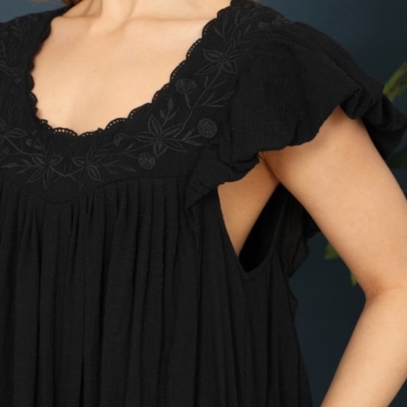 Boutique black flutter sleeve romper - Picture 5 of 5